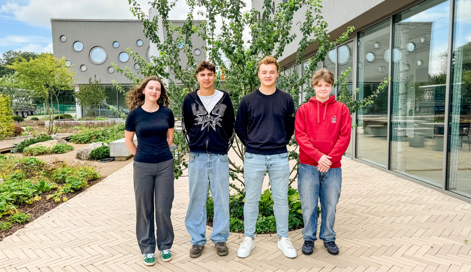Ventanas neue Auszubildende 2025, v.l.n.r. Lilli Rölver, Viktor Wittenbecher, Tim Konings und Leon Pöpping